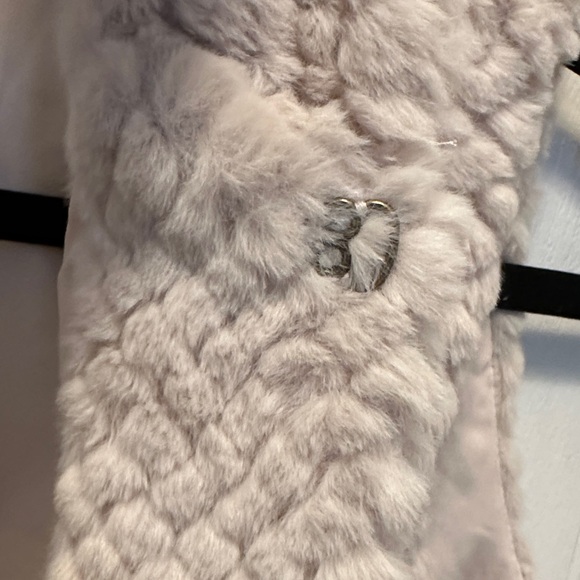 Indigo Soul Cream Textured Faux Fur Vest - Picture 4 of 6